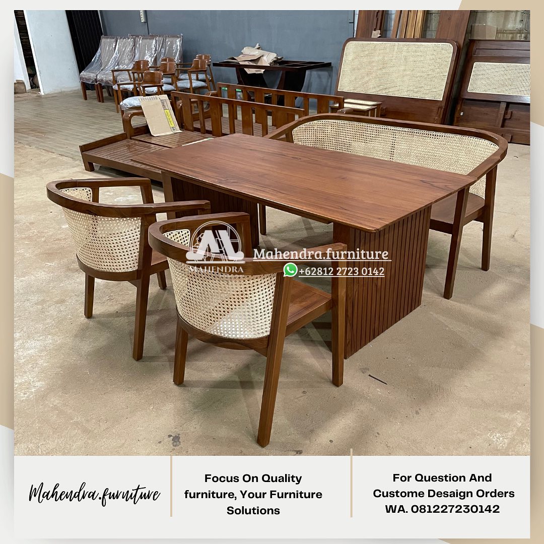 Set Meja Makan Kayu Solid dengan Kursi Rotan Natural Modern
