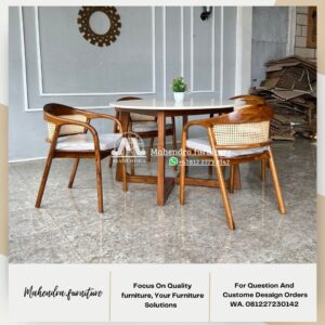 Se5t meja makan marmer bundar dengan 4 kursi jati sandaran rotan - Gambar 3